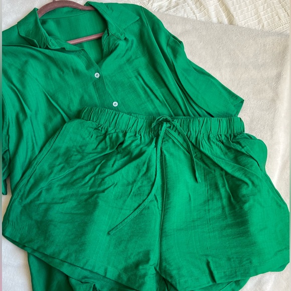 Casual 2 Piece Outfits Short Sleeve Button Down Blouse and Short Set in Green - Picture 10 of 16